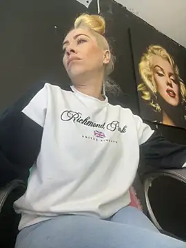 viktoria davis  online show from October 2025 11:33:01 PM