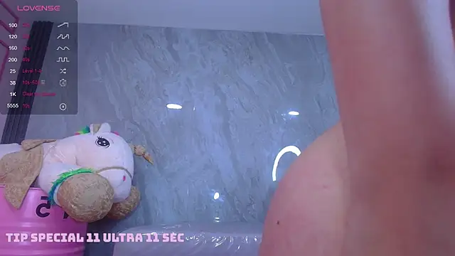 Skye Little v online show from November 2025 02:26:01 PM