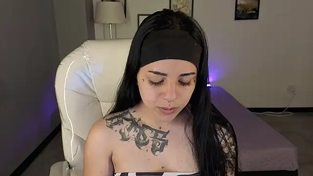 Snapshot of Nicole_Foxx_ chatting on October 2025 07:44:02 PM Nicole Foxx online show from October 2025 07:44:02 PM