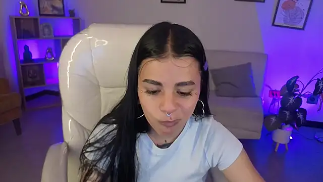 Nicole Foxx  online show from November 2025 07:18:02 PM