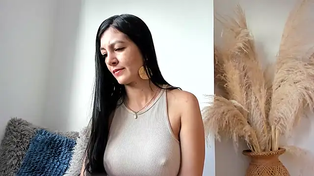 sofhia daniels online show from October 2025 01:20:01 PM