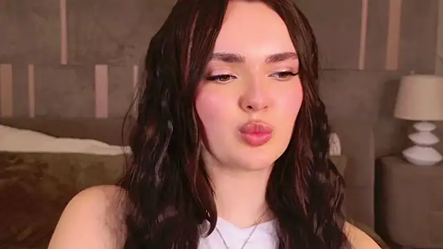 LauraBrigs online show from March 2025 03:25:01 PM