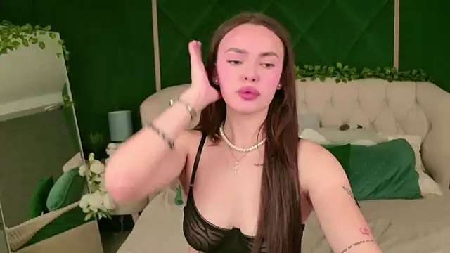 LauraBrigs online show from September 2025 10:27:01 AM