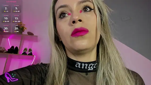 RayaCarr  online show from January 2025 01:53:01 PM