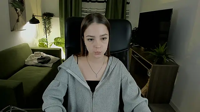 PamBeesly online show from March 2025 05:39:02 PM