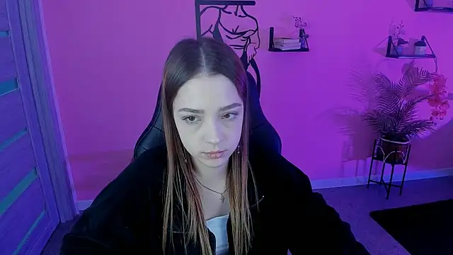 PamBeesly online show from March 2025 02:36:01 PM