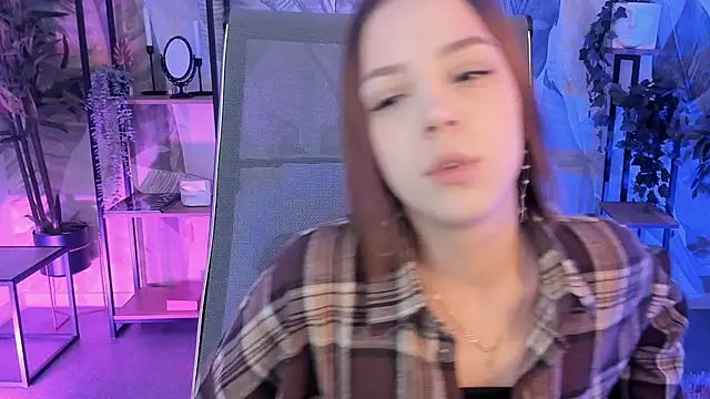 PamBeesly online show from October 2025 08:49:01 AM