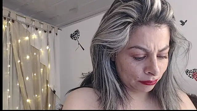 Snapshot of massing_6 chatting on November 2025 04:11:02 AM massing 6 online show from November 2025 04:11:02 AM