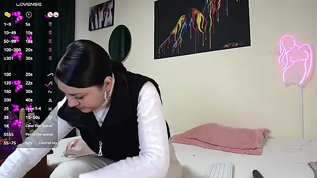 Emmie Hot online show from February 2025 12:11:02 PM