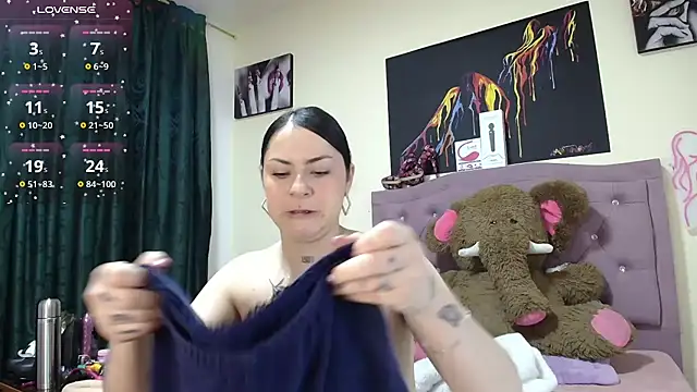 Emmie Hot online show from October 2025 12:02:02 PM