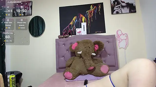 Emmie Hot online show from October 2025 12:25:02 PM