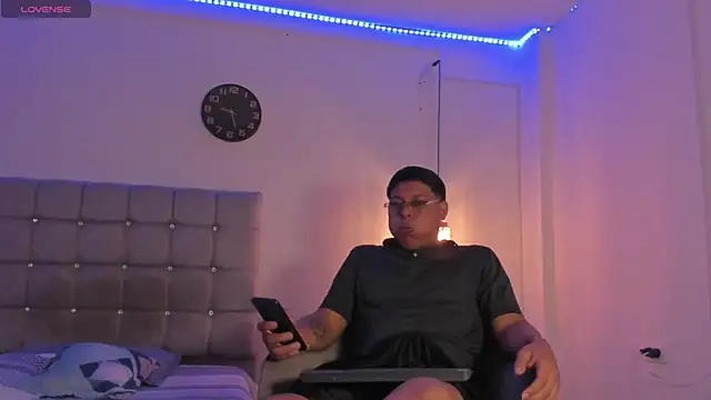 Snapshot of Tylerdrdn chatting on October 2025 05:44:02 AM Tylerdrdn online show from October 2025 05:44:02 AM