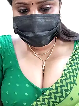 Snapshot of Queenflowerr chatting on February 2025 01:02:01 AM Queenflowerr online show from February 2025 01:02:01 AM