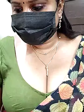 Snapshot of Queenflowerr chatting on February 2025 05:25:01 AM Queenflowerr online show from February 2025 05:25:01 AM