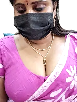 Snapshot of Queenflowerr chatting on February 2025 10:14:02 PM Queenflowerr online show from February 2025 10:14:02 PM