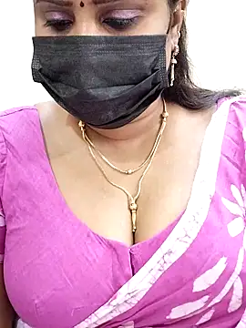 Snapshot of Queenflowerr chatting on February 2025 08:47:01 PM Queenflowerr online show from February 2025 08:47:01 PM