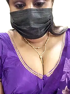 Snapshot of Queenflowerr chatting on February 2025 07:10:01 PM Queenflowerr online show from February 2025 07:10:01 PM