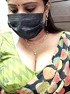 Snapshot of Queenflowerr chatting on February 2025 10:18:01 AM Queenflowerr online show from February 2025 10:18:01 AM