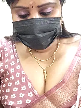 Snapshot of Queenflowerr chatting on February 2025 03:41:02 PM Queenflowerr online show from February 2025 03:41:02 PM