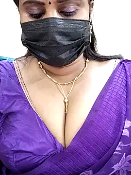 Snapshot of Queenflowerr chatting on March 2025 04:42:02 PM Queenflowerr online show from March 2025 04:42:02 PM