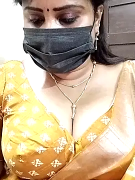 Snapshot of Queenflowerr chatting on March 2025 11:01:02 AM Queenflowerr online show from March 2025 11:01:02 AM