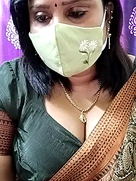 Snapshot of Queenflowerr chatting on October 2025 04:31:02 AM Queenflowerr online show from October 2025 04:31:02 AM