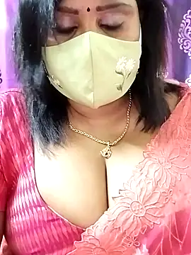 Snapshot of Queenflowerr chatting on October 2025 05:08:02 PM Queenflowerr online show from October 2025 05:08:02 PM