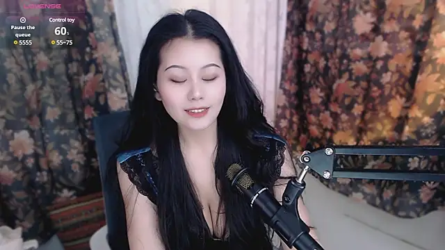 Snapshot of cat-lady-6688 chatting on February 2025 02:39:02 AM cat-lady-6688 online show from February 2025 02:39:02 AM