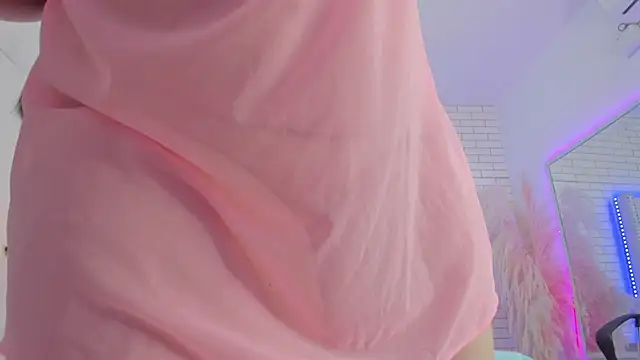 Snapshot of Luciana_brown_ chatting on November 2025 01:06:02 PM Luciana brown online show from November 2025 01:06:02 PM