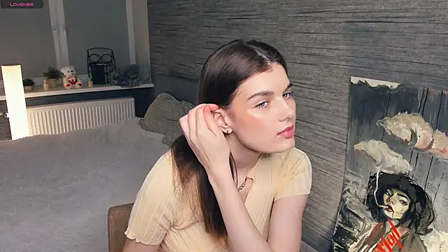 Snapshot of FloraDobb chatting on February 2025 11:15:01 PM FloraDobb online show from February 2025 11:15:01 PM