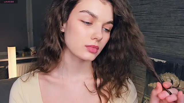 Snapshot of FloraDobb chatting on March 2025 11:07:01 PM FloraDobb online show from March 2025 11:07:01 PM