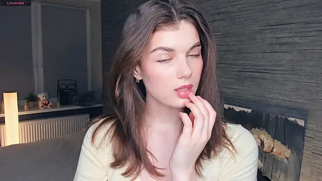 Snapshot of FloraDobb chatting on March 2025 07:37:02 PM FloraDobb online show from March 2025 07:37:02 PM