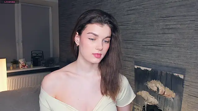 Snapshot of FloraDobb chatting on March 2025 10:41:02 PM FloraDobb online show from March 2025 10:41:02 PM