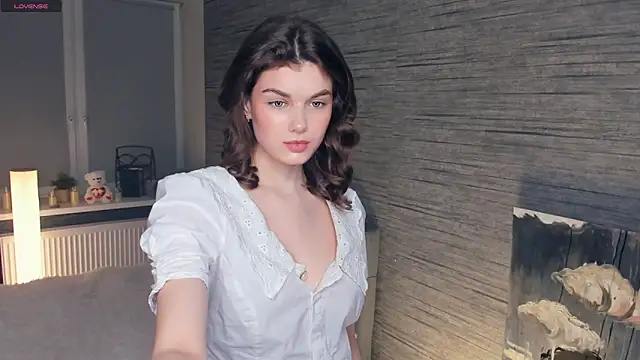 Snapshot of FloraDobb chatting on March 2025 08:10:01 PM FloraDobb online show from March 2025 08:10:01 PM