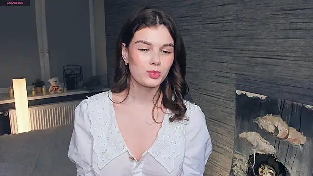 Snapshot of FloraDobb chatting on March 2025 09:00:02 PM FloraDobb online show from March 2025 09:00:02 PM