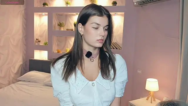 Snapshot of FloraDobb chatting on September 2025 07:07:01 AM FloraDobb online show from September 2025 07:07:01 AM