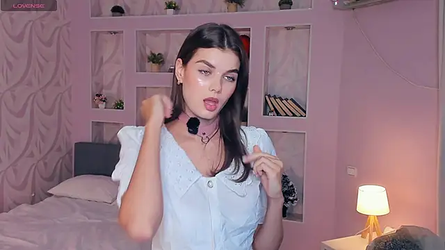 Snapshot of FloraDobb chatting on September 2025 07:12:01 AM FloraDobb online show from September 2025 07:12:01 AM