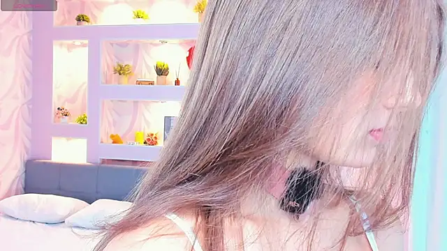 Snapshot of FloraDobb chatting on October 2025 07:05:02 AM FloraDobb online show from October 2025 07:05:02 AM