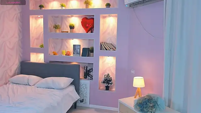 Snapshot of FloraDobb chatting on November 2025 07:08:02 AM FloraDobb online show from November 2025 07:08:02 AM