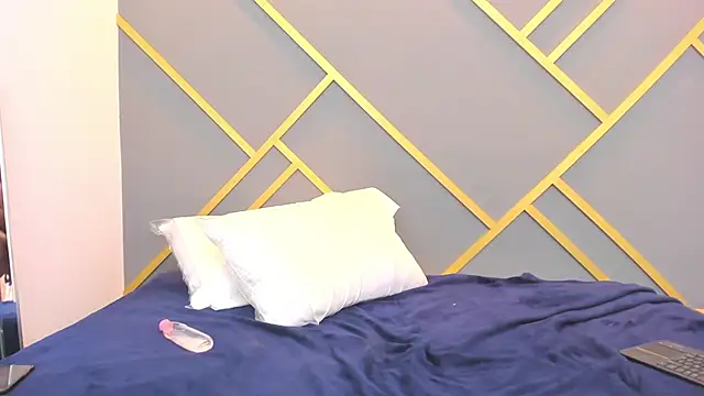 Alaia Colins online show from February 2025 06:54:01 AM