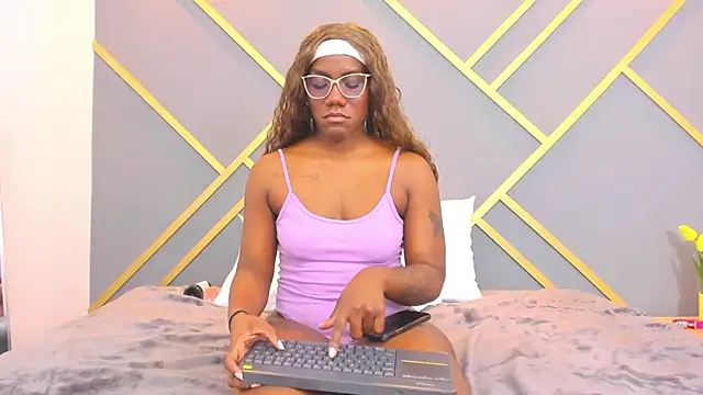 Alaia Colins online show from February 2025 06:51:01 AM