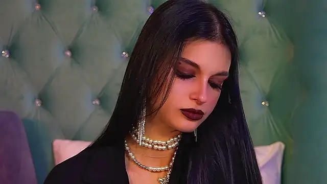 Snapshot of BeverlyMost chatting on November 2025 06:07:02 PM BeverlyMost online show from November 2025 06:07:02 PM