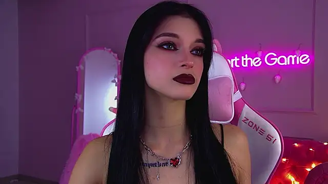 Snapshot of BeverlyMost chatting on December 2025 06:28:01 PM BeverlyMost online show from December 2025 06:28:01 PM