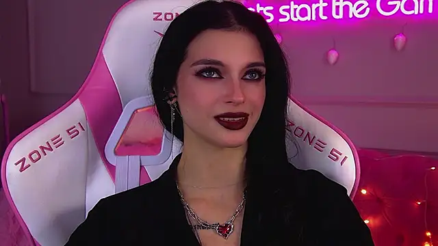 Snapshot of BeverlyMost chatting on December 2025 06:34:02 AM BeverlyMost online show from December 2025 06:34:02 AM