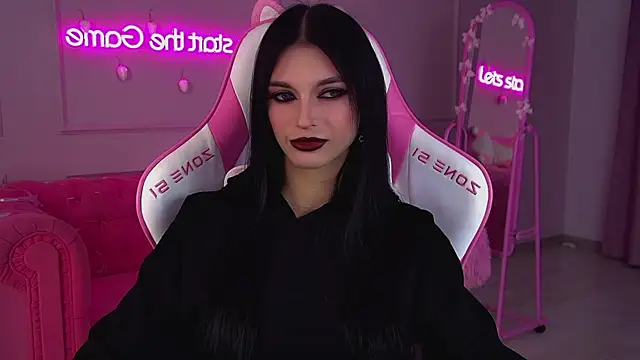 Snapshot of BeverlyMost chatting on December 2025 06:55:02 AM BeverlyMost online show from December 2025 06:55:02 AM