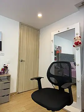 Snapshot of KarlaWild chatting on October 2025 08:07:01 PM KarlaWild online show from October 2025 08:07:01 PM