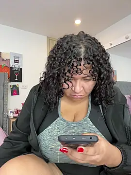 Snapshot of KarlaWild chatting on October 2025 01:33:02 PM KarlaWild online show from October 2025 01:33:02 PM