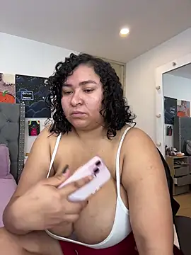 Snapshot of KarlaWild chatting on October 2025 04:22:01 PM KarlaWild online show from October 2025 04:22:01 PM