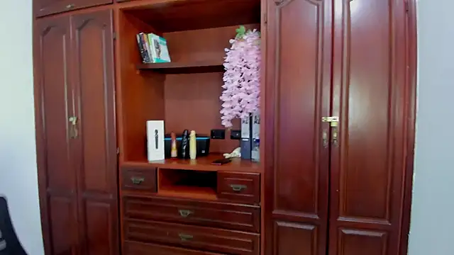 ValkiriaContee online show from October 2025 10:42:01 PM