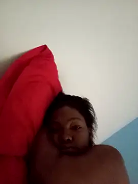 ValkiriaContee online show from November 2025 12:29:02 PM